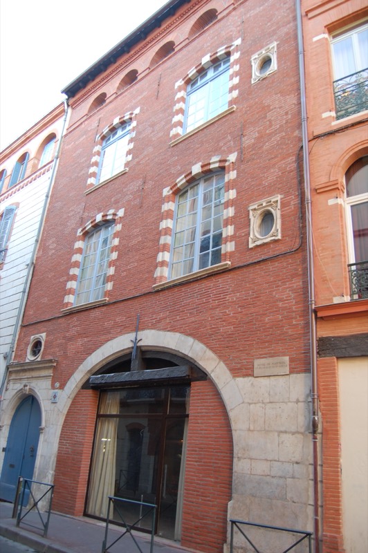 La façade et ses mirandes, classée ISMH